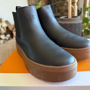 Timberland Women's Laurel Court Mid Pull On Sneaker